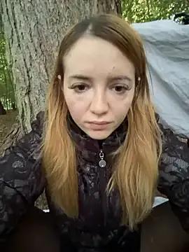 StripChat FayeFlame is Freechat FayeFlame — Short naked walk